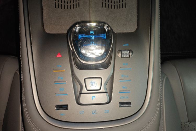 腾势N8 2023款 四驱超混旗舰六座版中控内饰18