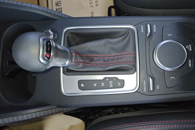 奥迪Q2L 2024款 35TFSI 进取动感型中控内饰18