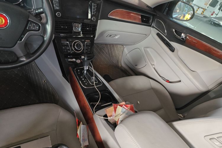 红旗H7 2015款 2.0T 豪华型中控内饰18