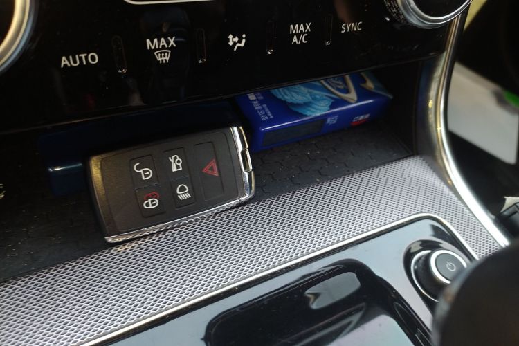 捷豹XEL 2021款 2.0T 250PS R-DYNAMIC S进取运动版中控内饰11