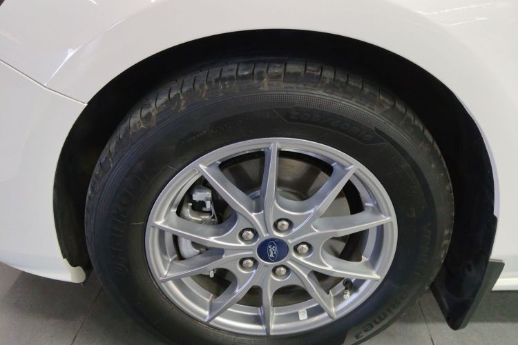 福特 福克斯 2021款 两厢 EcoBoost 180 自动锋潮型车身外观6006