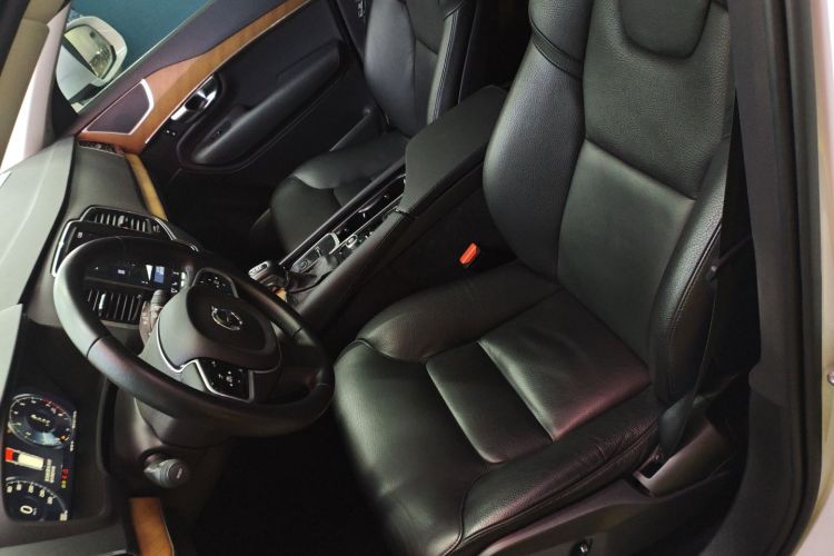 沃尔沃XC90 2019款 T6 智逸版 7座 国VI中控内饰19