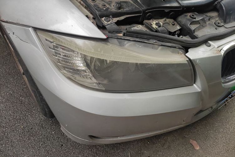 宝马3系 2011款 318i 领先型车身外观8