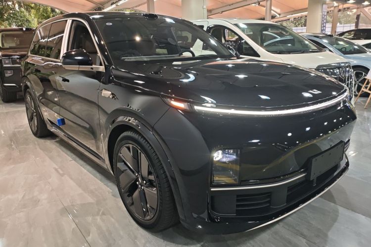 理想汽车 理想L9 2025款 Ultra 智能焕新版车身外观3