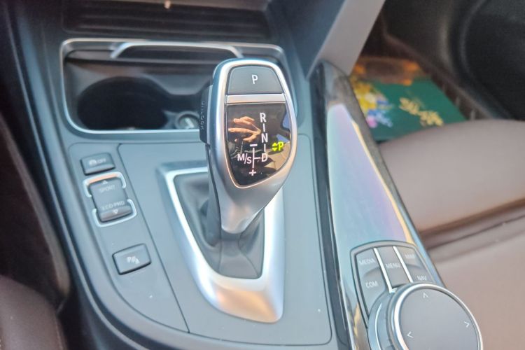 宝马3系 2018款 320Li M运动曜夜版局部细节18