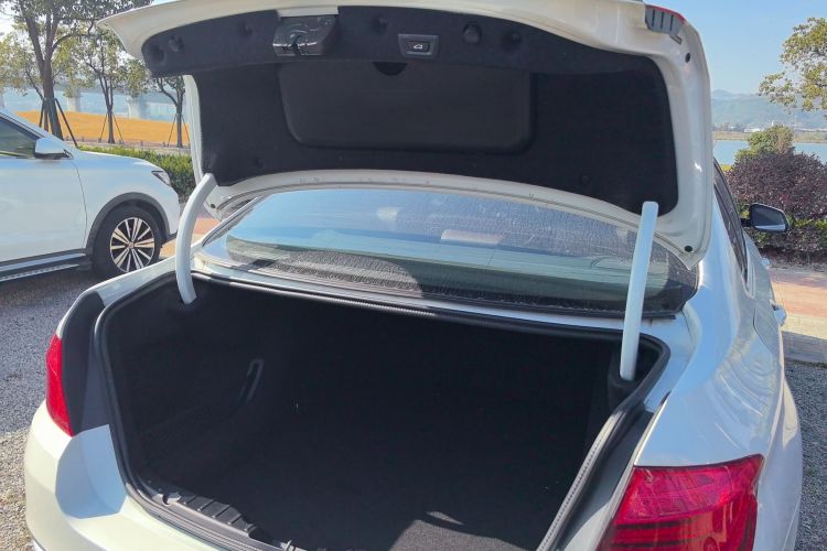 宝马5系 2017款 525Li 豪华设计套装机舱底盘23