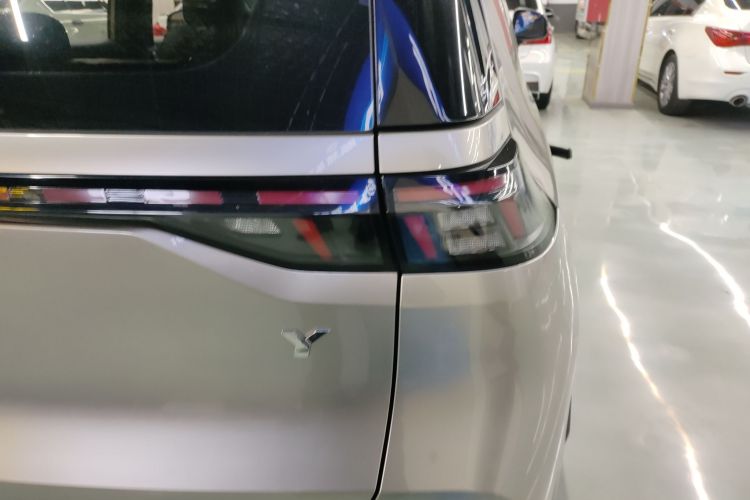 埃安 AION Y 2022款 70 智领版 磷酸铁锂车身外观9