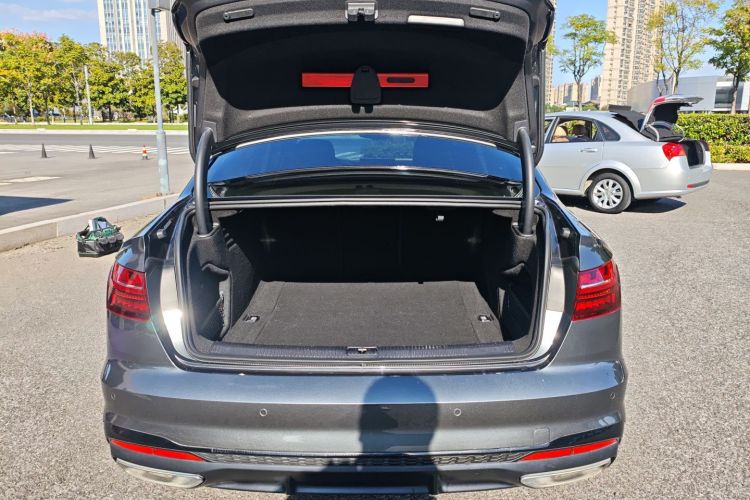 奥迪A4L 2020款 40 TFSI quattro 豪华动感型局部细节23