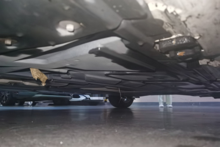 奔驰A级 2019款 A 200 L 运动轿车局部细节9004