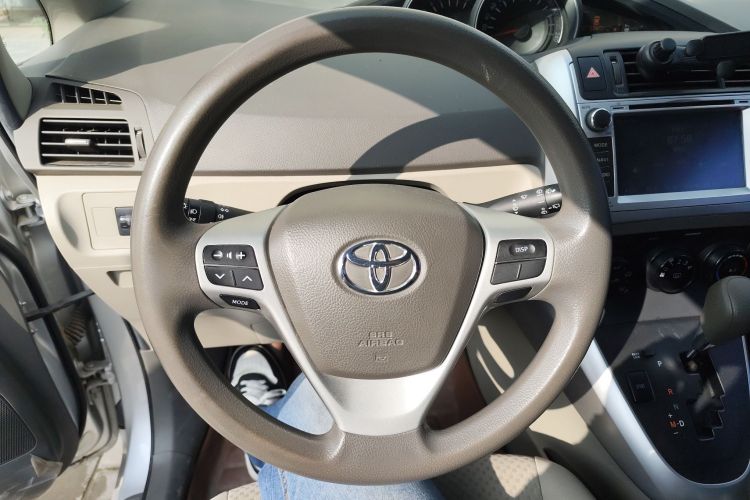 丰田 逸致 2014款 星耀 180E CVT精英版中控内饰13