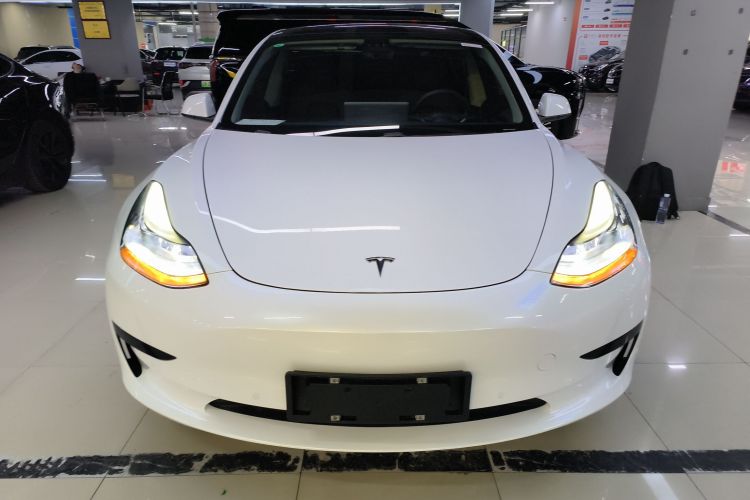 特斯拉 Model 3 2021款 标准续航后驱升级版车身外观2
