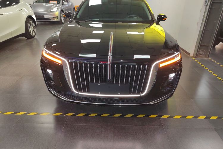 红旗H9 2023款 2.0T 智联旗享版车身外观2