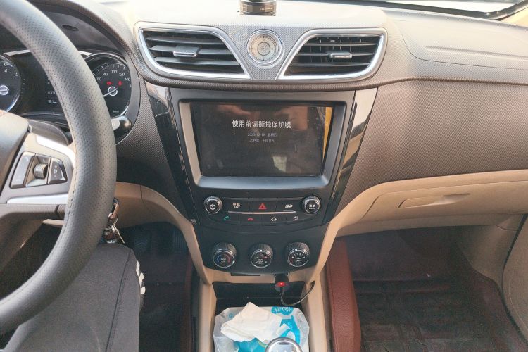 五菱汽车 五菱宏光 2016款 1.5L S1尊享型国V中控内饰16