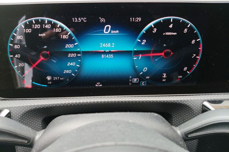 奔驰A级 2019款 改款 A 200 L 运动轿车中控内饰15