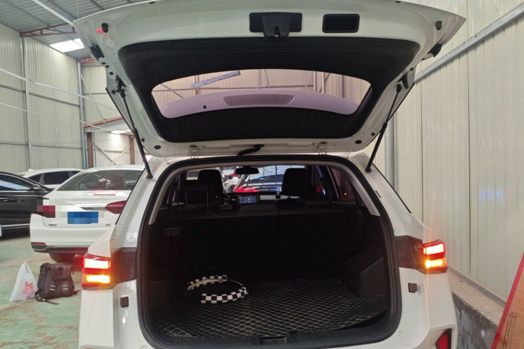 五菱汽车 五菱星驰 2022款 1.5L CVT畅玩型机舱底盘23