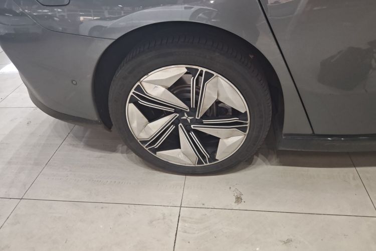 小鹏P7 2020款 562E性能版车身外观6008