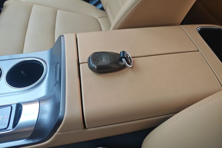 广汽传祺 传祺E8 2024款 荣耀系列 2.0L 荣耀版中控内饰11