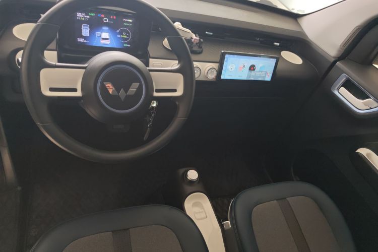 五菱汽车 宏光MINIEV 2022款 GAMEBOY 200km 玩咖款 磷酸铁锂中控内饰7002