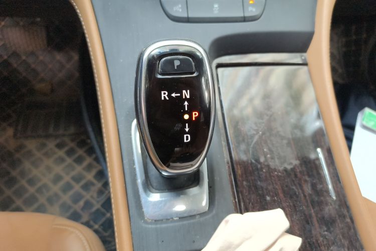 别克 君越 2018款 28T 精英型中控内饰18