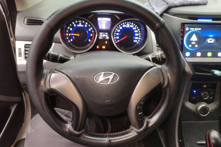 现代 朗动 2013款 1.6L 自动领先型中控内饰13