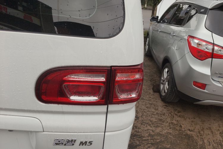 东风风行 菱智 2020款 M5L 1.6L 实用型车身外观9