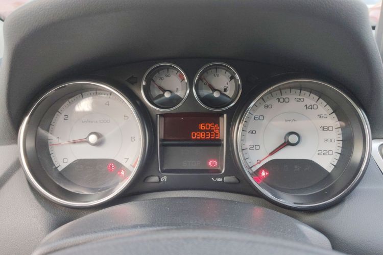 标致308 2014款 乐享版 经典 1.6L 手动优尚型中控内饰14