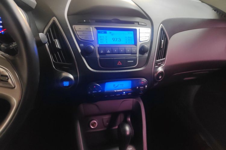 北京现代ix35 2015款 2.0L 自动两驱智能型 国V中控内饰16