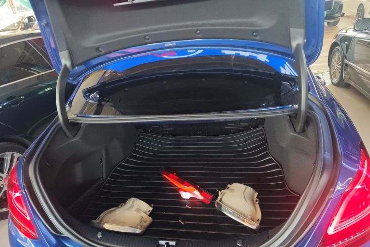 奔驰C级 2019款 C 260 L 运动版局部细节23