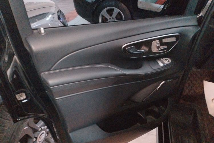 奔驰V级 2018款 V 260 L 尊贵加长版 国VI中控内饰7007