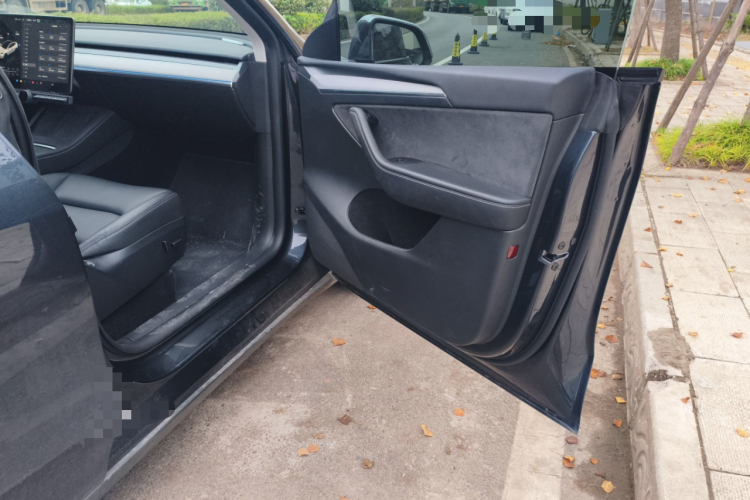 特斯拉 Model Y 2024款 长续航全轮驱动版局部细节9005