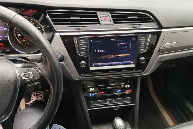 大众 2021款 途安L 280TSI DSG拓界版 7座局部细节16