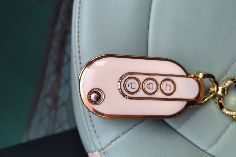 五菱汽车 宏光MINIEV 2022款 马卡龙时尚款 磷酸铁锂中控内饰7001