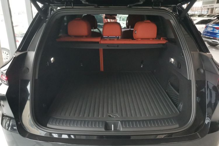 理想汽车 理想L6 2025款 Pro 智能焕新版机舱底盘23