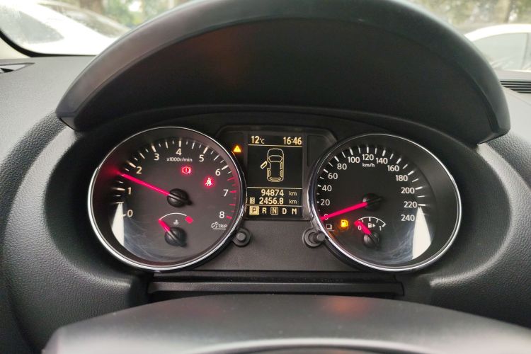 日产 逍客 2015款 2.0XL 酷火 CVT 2WD中控内饰14