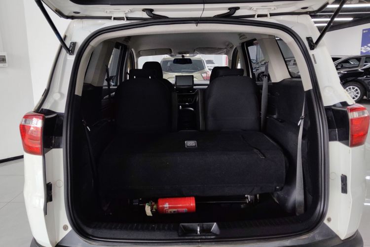 五菱汽车 五菱宏光S3 2018款 1.5L 手动标准型 国V机舱底盘23