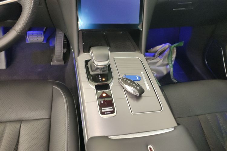 红旗HS7 PHEV 2024款 2.0T PHEV 四驱旗畅版 6座中控内饰18