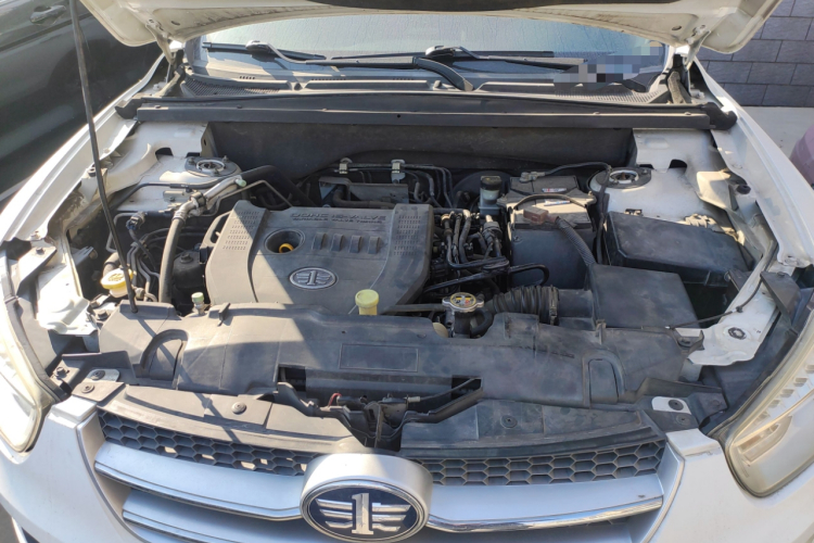 奔腾X80 2015款 2.0L 自动舒适型机舱底盘24