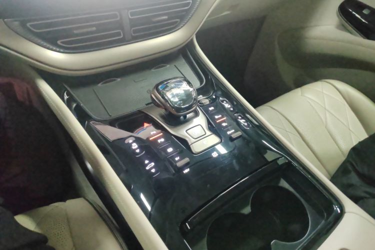 腾势D9 2022款 DM-i 970 四驱旗舰型中控内饰18