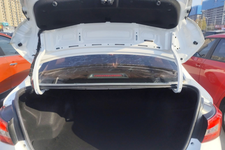 奇瑞 艾瑞泽5 2017款 1.5L CVT领潮版机舱底盘23