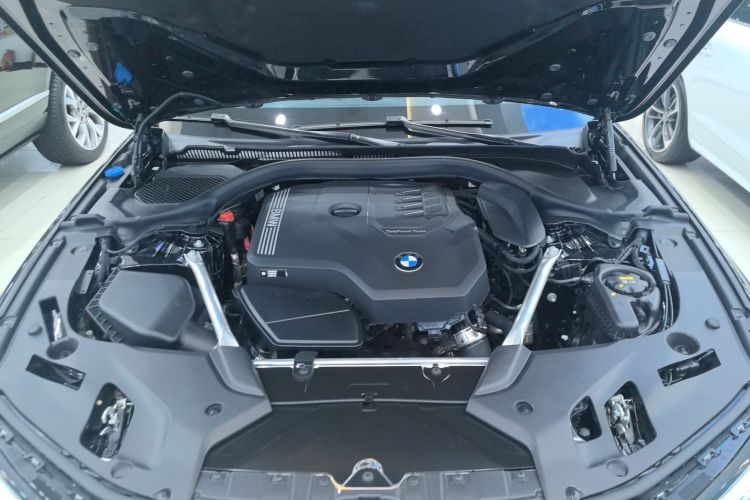 宝马5系(进口) 2022款 改款二 525i M运动套装机舱底盘24