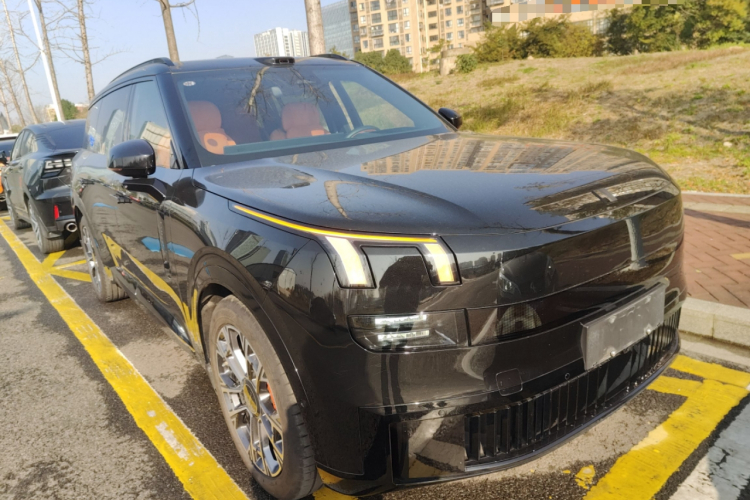 领克900 2025款 1.5T Ultra车身外观3