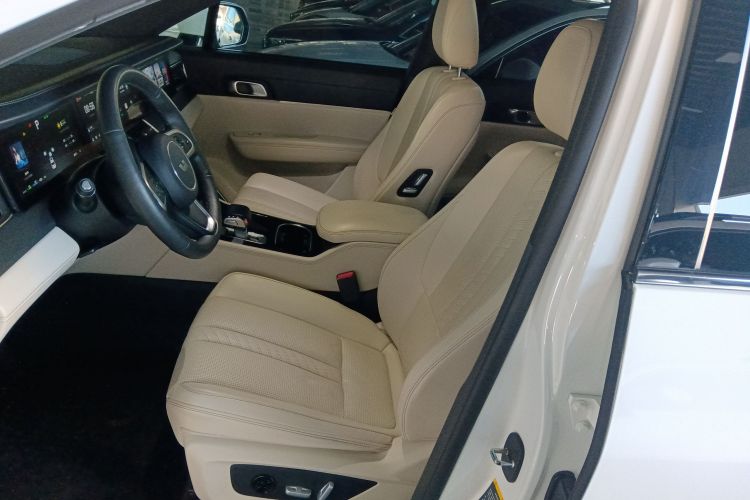 理想汽车 理想ONE 2020款 增程6座版中控内饰19