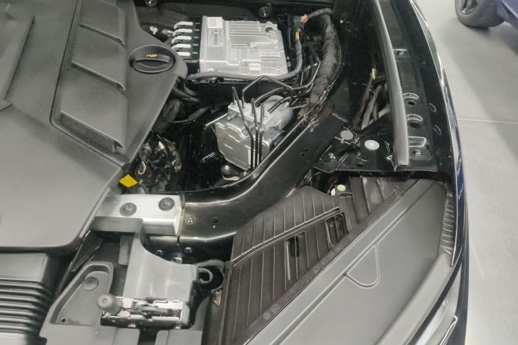 大众 途锐 2023款 3.0TSI 锐享版 曜黑运动套装机舱底盘26