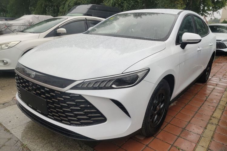 比亚迪 秦PLUS 2025款 DM-i 智驾版 55KM领先型车身外观1