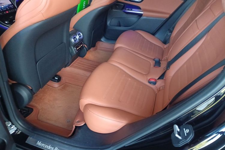 奔驰GLC 2024款  改款 GLC 260 L 4MATIC 豪华型 5座中控内饰7004