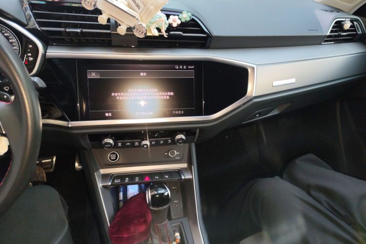 奥迪Q3 2022款 40 TFSI RS套件燃速型中控内饰16