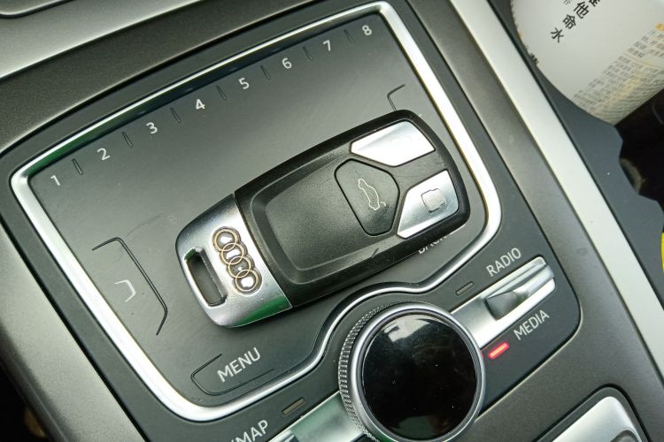 奥迪Q7 2016款 45 TFSI 技术型中控内饰7001