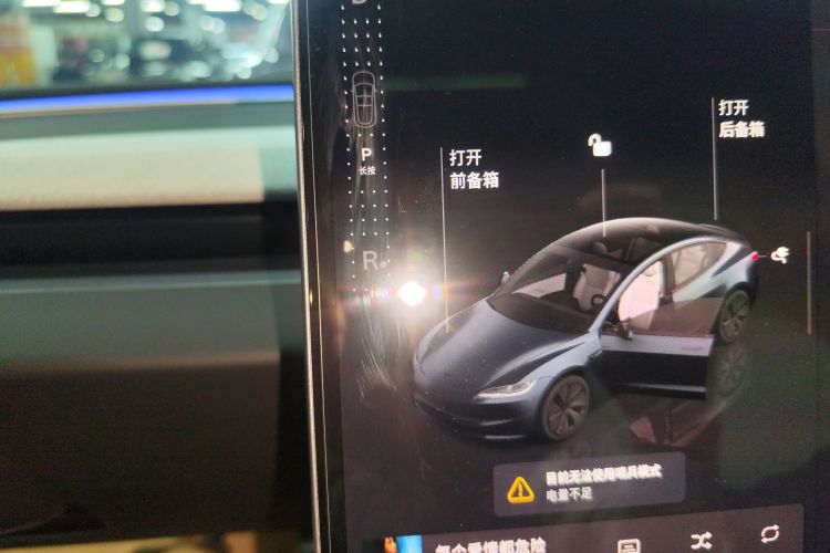特斯拉 Model 3 2023款 长续航全轮驱动版中控内饰18