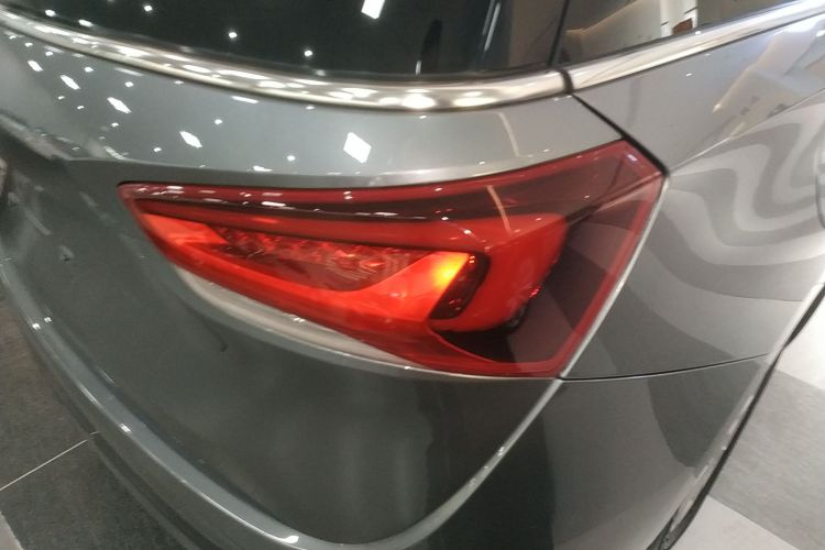 别克GL6 2018款 18T 6座精英型车身外观9