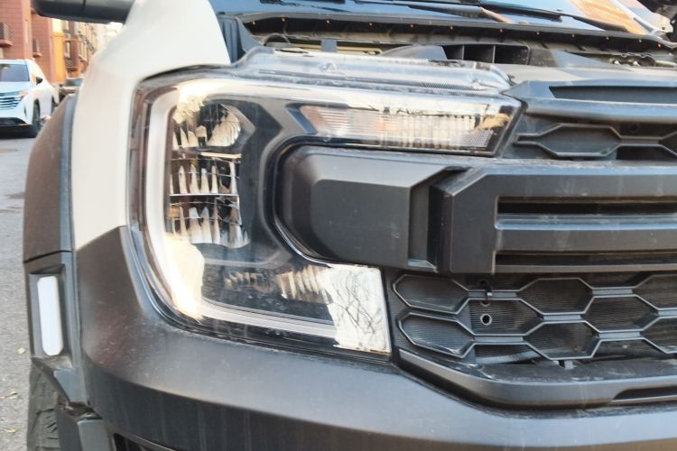 福特 游骑侠Ranger 2023款 探迹四驱自动版 汽油车身外观8